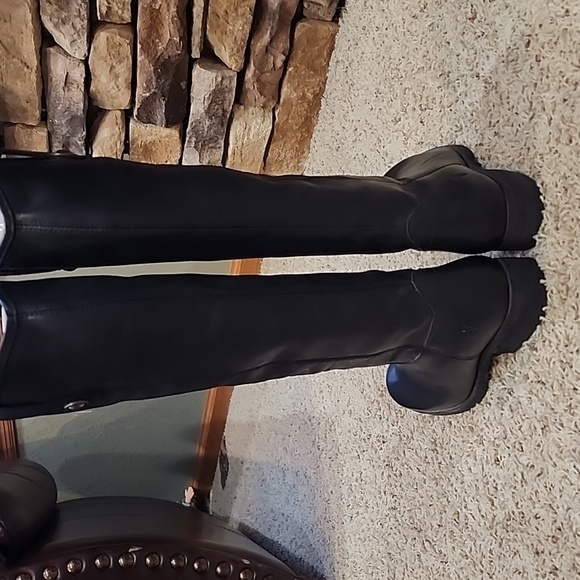 Frye Melissa Lug Black Boots 8 NWOT - Picture 7 of 8